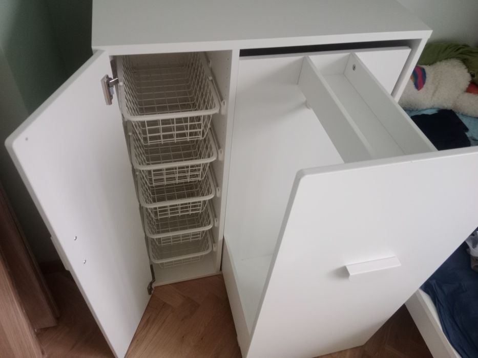 Sprzedam białą szafę IKEA SMÅSTAD