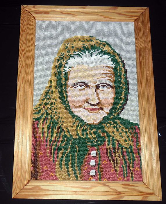 Obraz rękodzieło, wyszywany, artystyczny, sygnowany "Babuleńka"