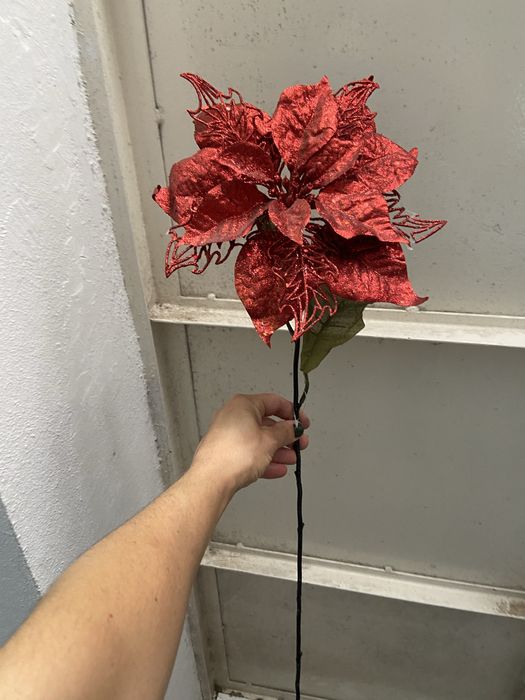 Flor artificial vermelha