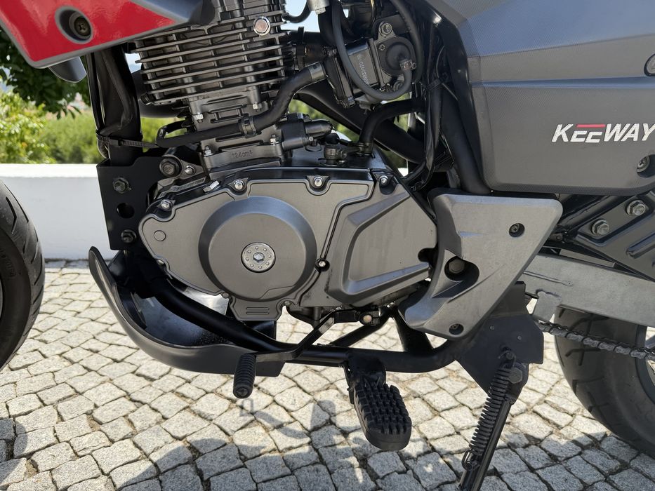 Vendo mota Keeway TXM 125 Supermotard – 2016 – Apenas 5.000 km – Como Nova