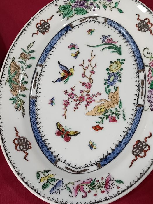 Porcelana  duas  travessas