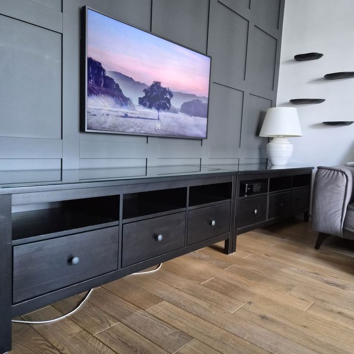 Ikea Hemnes tv pod telewizor wraz z szkłem ochronnym czarnybrąz bejca 2 sztuki