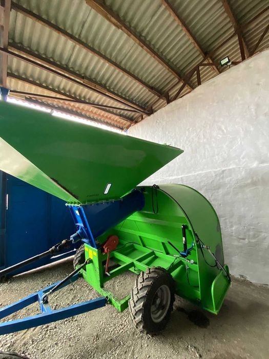 Завантажувач зерна AG - BAG G250