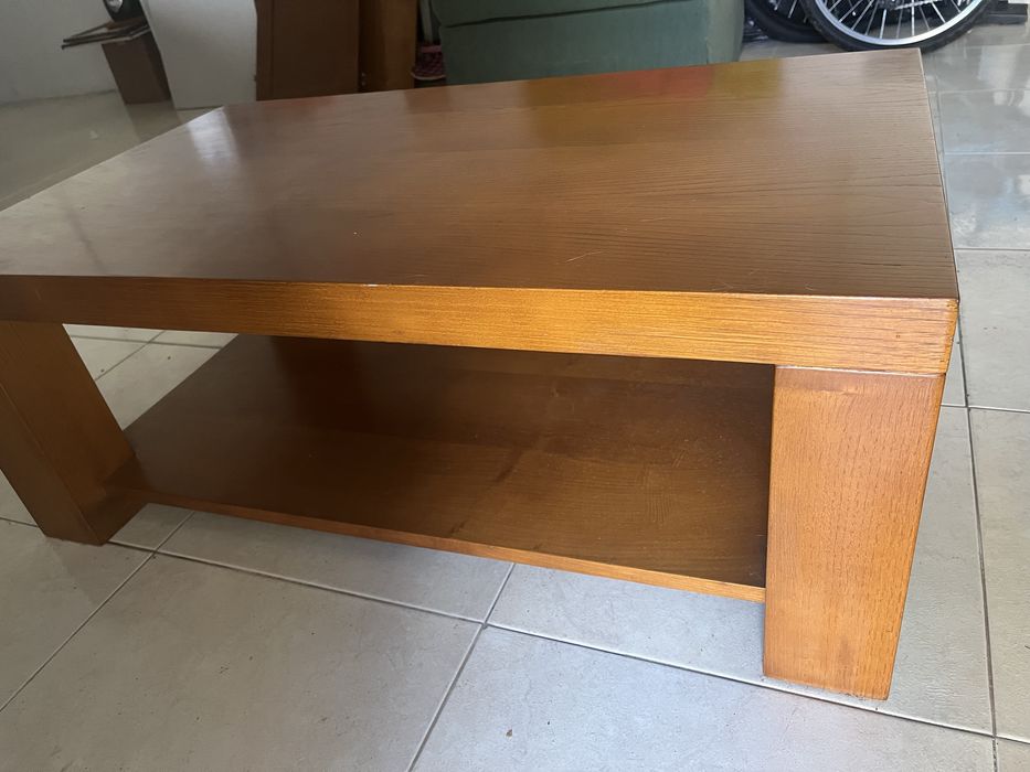 Mesa de sala castanha