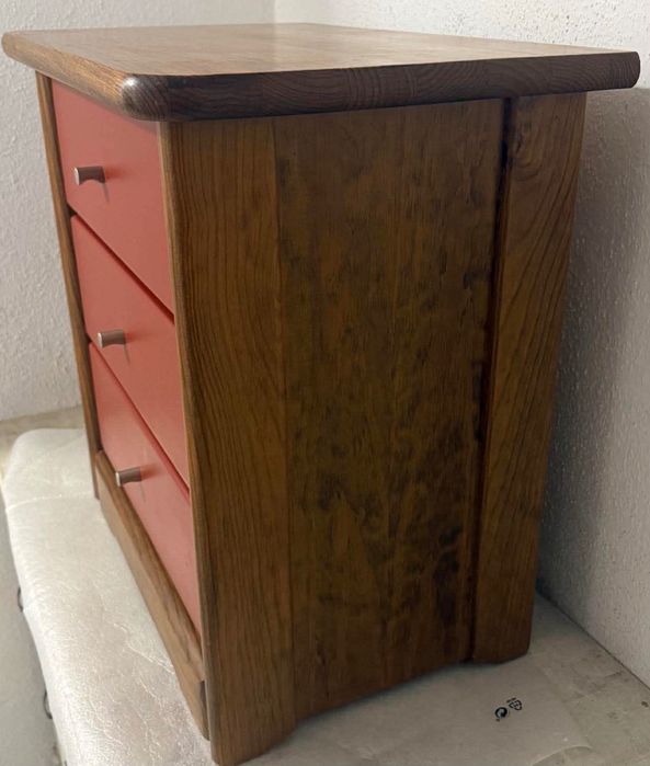 Mesa de cabeceira vintage - em madeira maciça