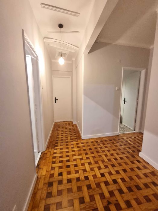 T3 Remodelado a Estrear com Vista Rio 2 wcs estilo eclético – Algés