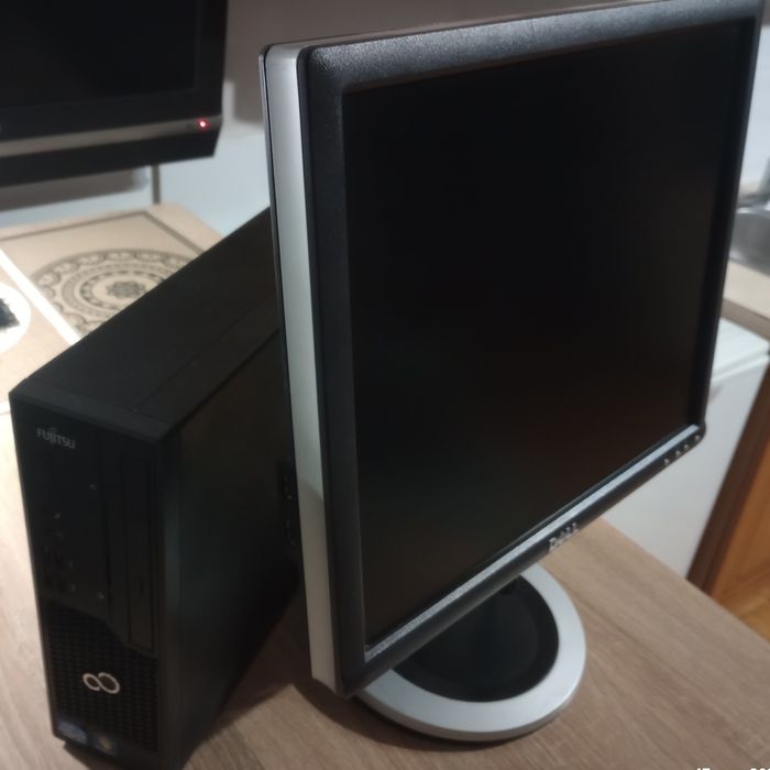 Komputer stacjonarny (Fujitsu) +monitor