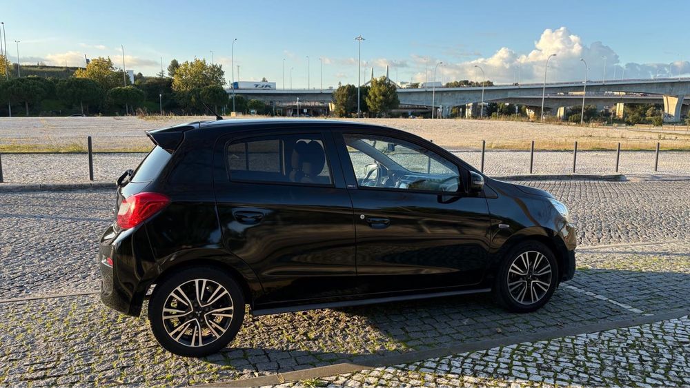 Mitsubishi preto Space Star caixa automatica connect edition