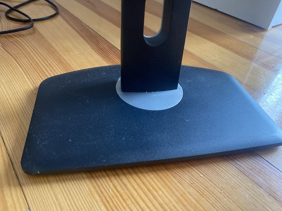 Dell 24 cale ekran na nozce stan bdb