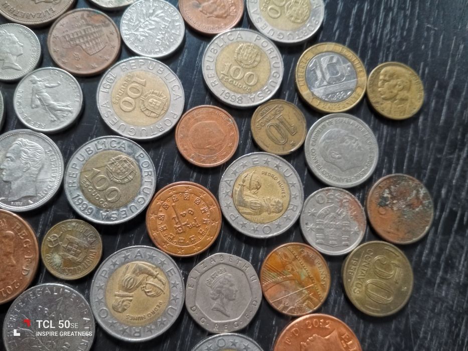 81 moedas antigas para colecionadores. Vendo pela melhor oferta..