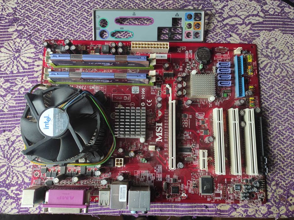 Комплект: материнка Msi p31 neo v2, видеокарта gts 250, intel core2duo