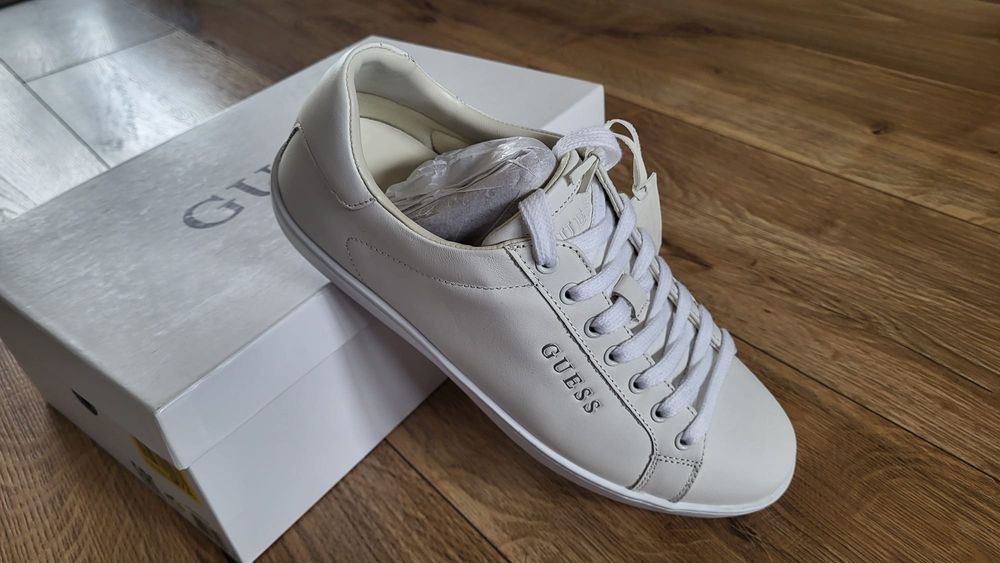 Sprzedam nowe sneakersy GUESS  skórzane