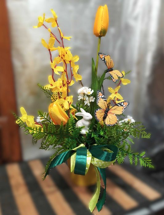 stroik żółty wiosenny - forsycja, motylek. króliczek, Wielkanoc