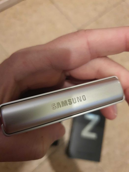 Samsung Galaxy Z Flip 3/5G com ecrã partido