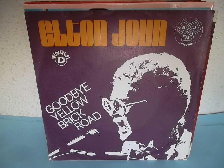 Lote de 5 singles. Garfunkel, Ringo Starr, Elton John etc.