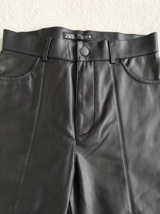 Штани екошкіра кльош від бренд ZARA.