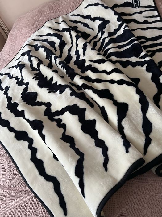 Дорогой велюровый плед-одеяло