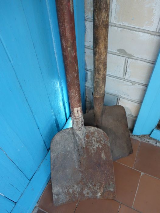 Лопати з довгою ручкою міцні випробувані 190 грн/шт.