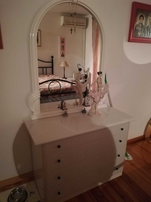 Mobilia de quarto de casal em ótimo estado