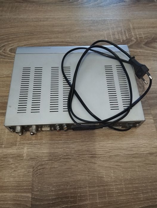 Продам тюнер до телевізора.