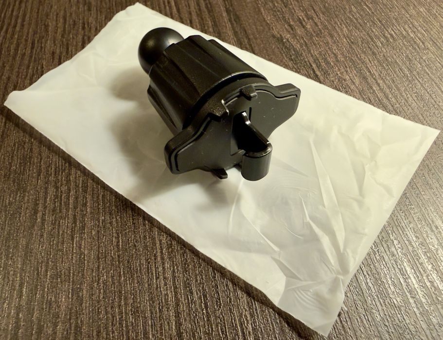 Samochodowy uchwyt magnetyczny CraVe DRIVE