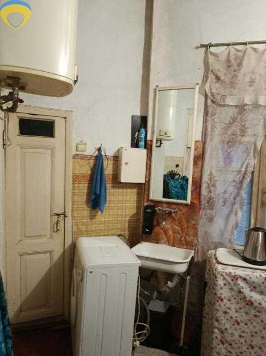 Комната в коммуне в центре с одной соседкой