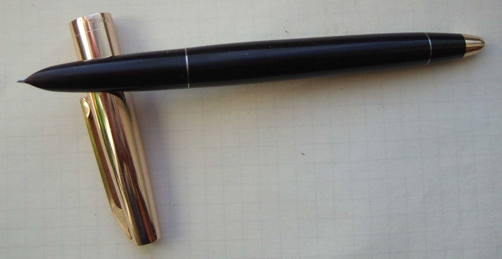 Перова ручка Jewel-72. Пише дуже м'яко, тонко і насичено