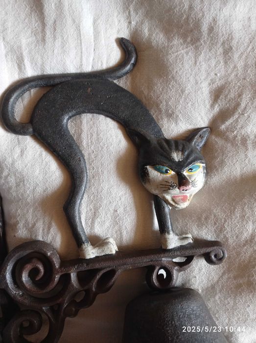 Dzwoń żeliwny Kot
