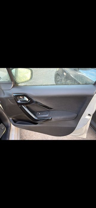 Quartela porta frente direita Peugeot 208