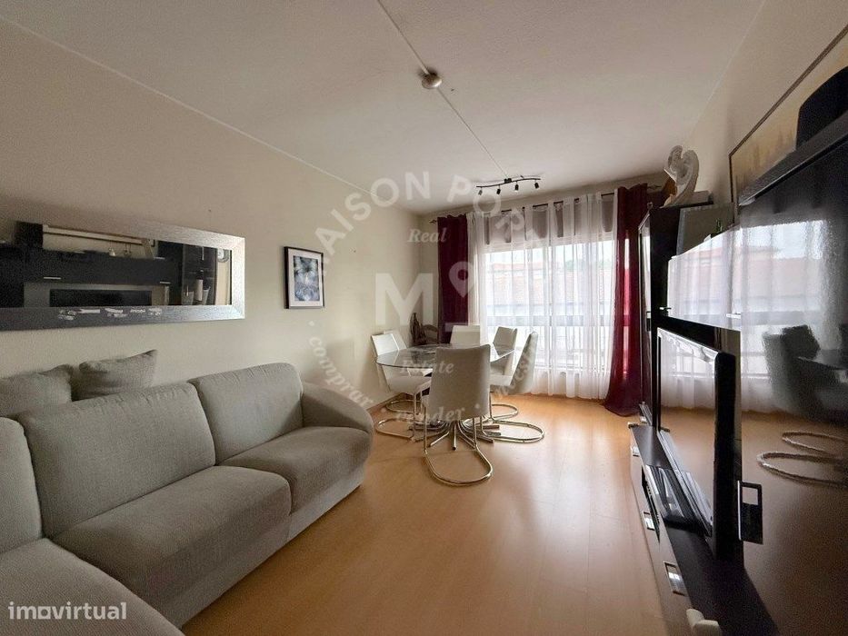Apartamento T2 com Garagem próximo ao Centro de Ermesinde — Ermesinde, Porto