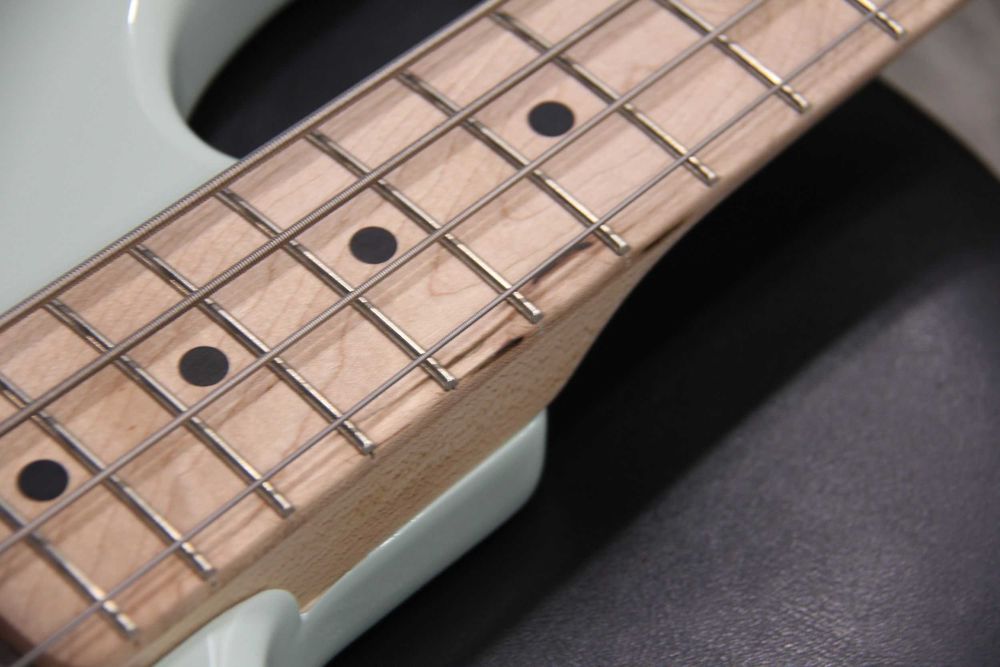 Gitara basowa Sterling by Music Man Ray 4 MG - nowa / mała wada kosmetyczna!