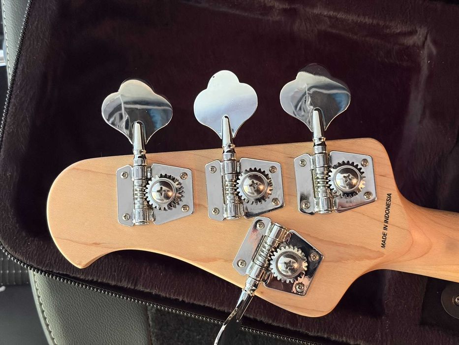 Gitara Basowa - Sterling by Music Man SUB StingRay Ray4