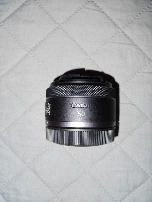 Objetiva Canon RF 50mm f/1.8