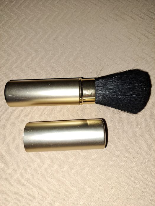 Кисточка для макияжа