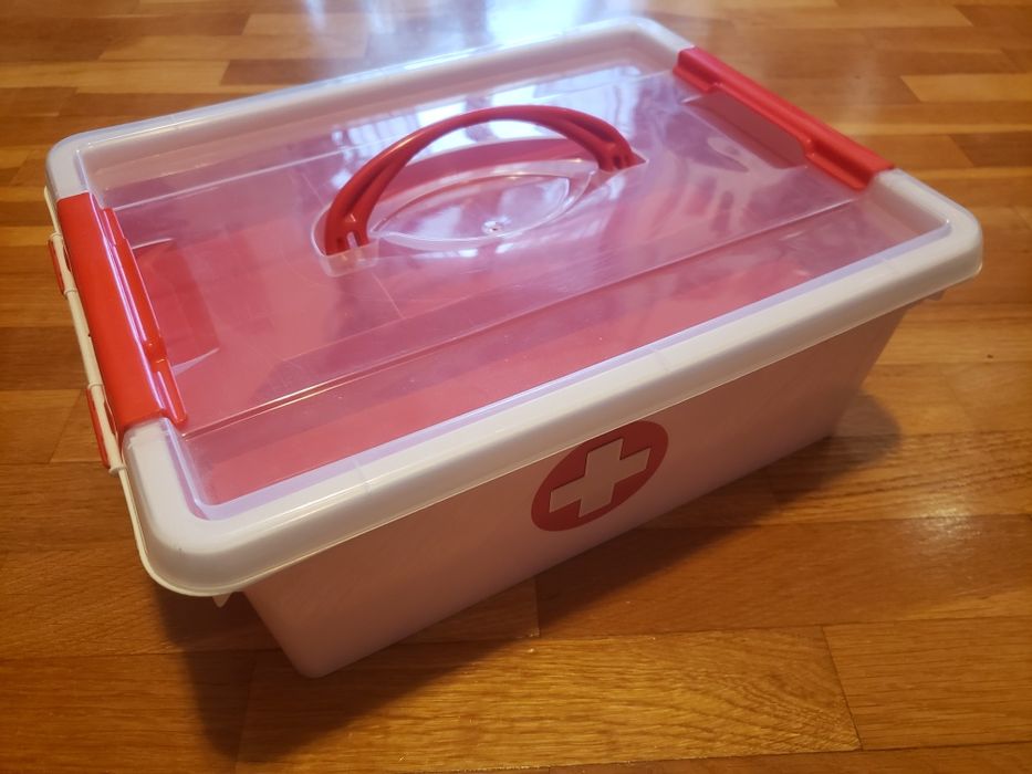 Caixa de arrumação com bandeja interior