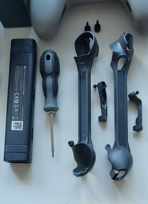 DJI FPV combo + (3 baterie, HUB, arm braces) - wylatane tylko 2h20min