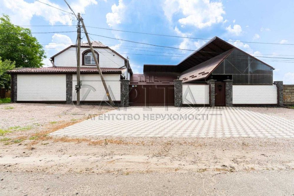 Сучасний будинок 190 м² на 7 сотках у Бортничах.