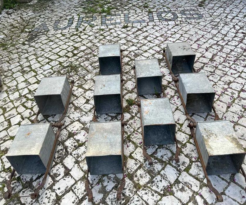 conjunto de Alcatruzes ou baldes metálicos zincados, antiguidades