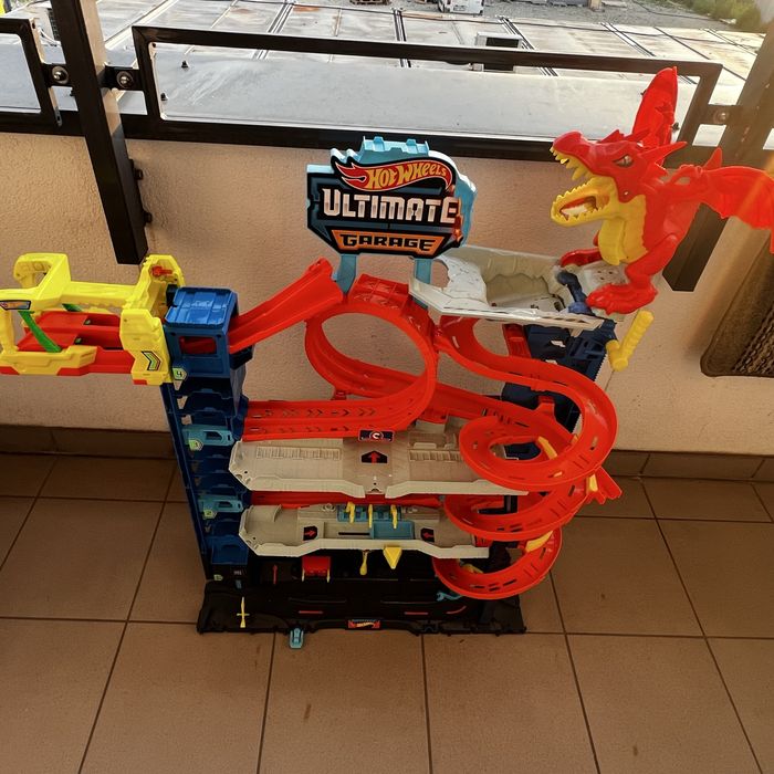 Ultimate Garage hot wheels atak smoka