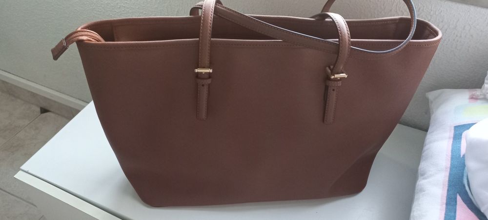 Mala Michael Kors autêntica como nova cor Camel