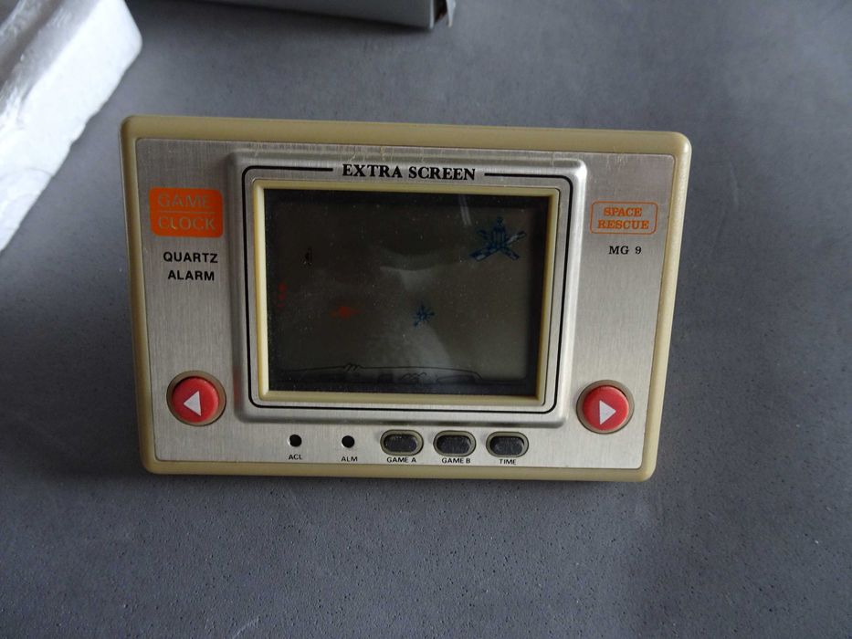 Consola Space Rescue na caixa