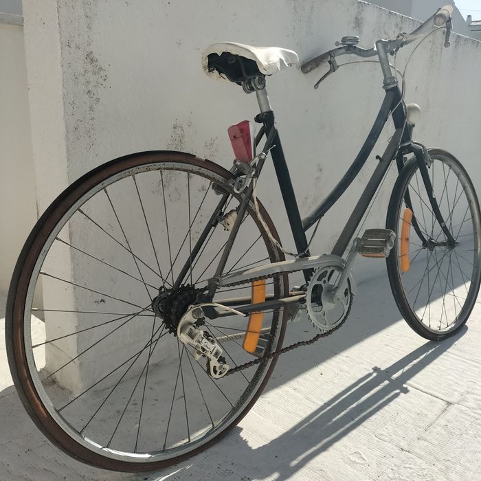 Bicicleta antiga513772358269020162