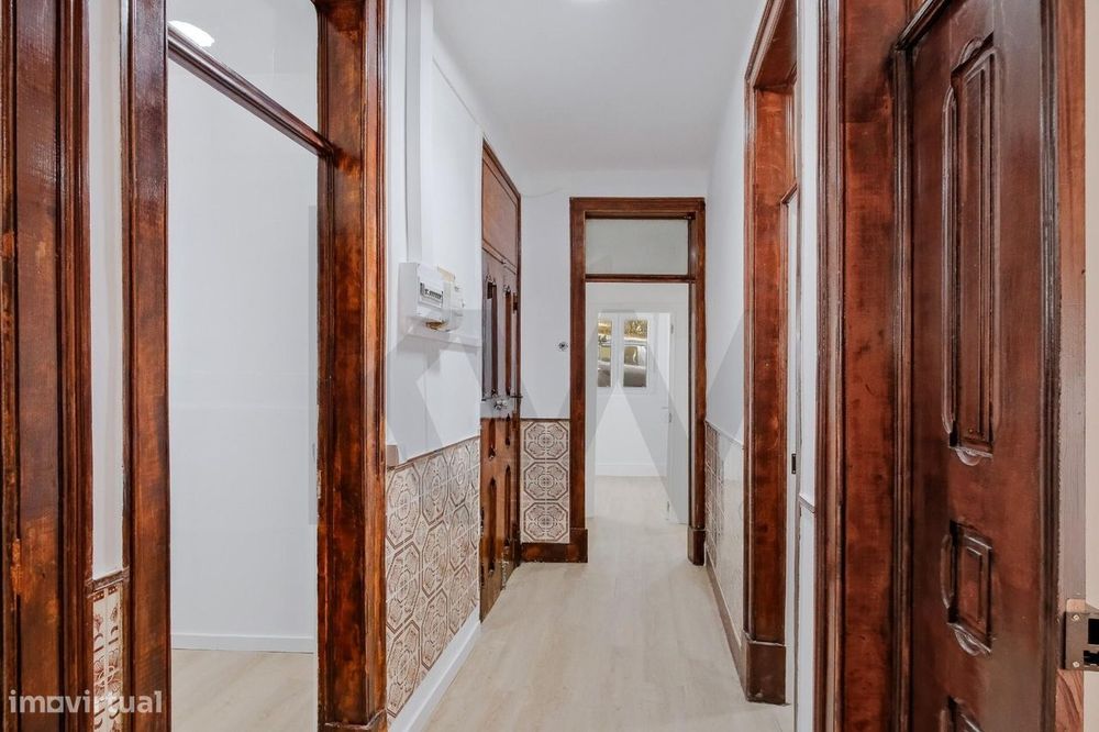 Apartamento T4 Remodelado com Terraço Privativo no Areeiro