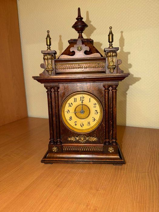 Настільний механічний старовинний годинник