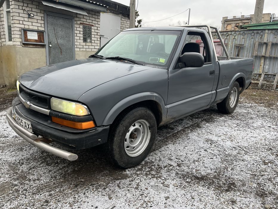 Продам Chevrolet S 10, рамний пікап, рама не гнила, авто в достойному стані,  сів поїхав, 2.2л г/б газ вписаний в тп, коробка автомат, не пинається працює добре, мотор не димить не каптить, пічка гріє дуже добре, всі питання по телефону, продаж по тп торг біля авто