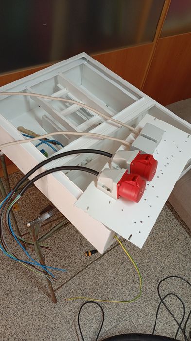 SERVIÇOS Montagem Quadros iletricos provisórios Trifásicos/Monofásicos