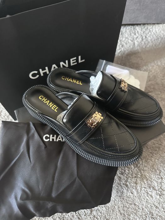 Loafersy mokasyny z otwartą piętą Chanel