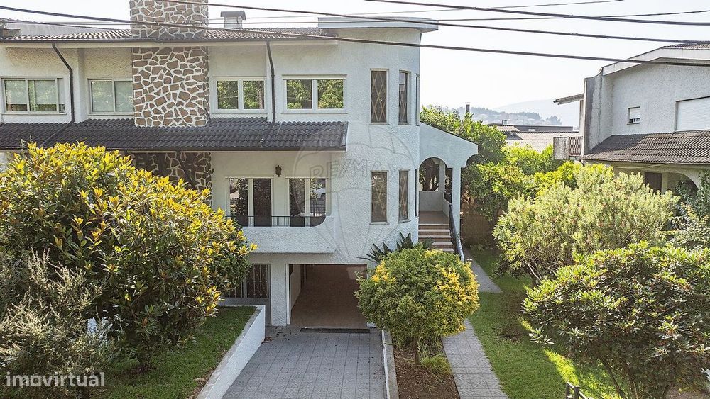 Moradia T5 no centro de Braga, em Maximinos!