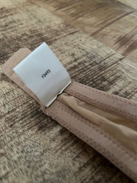 Calvin Klein Beżowy Stanik 75 C Bardotka Biustonosz