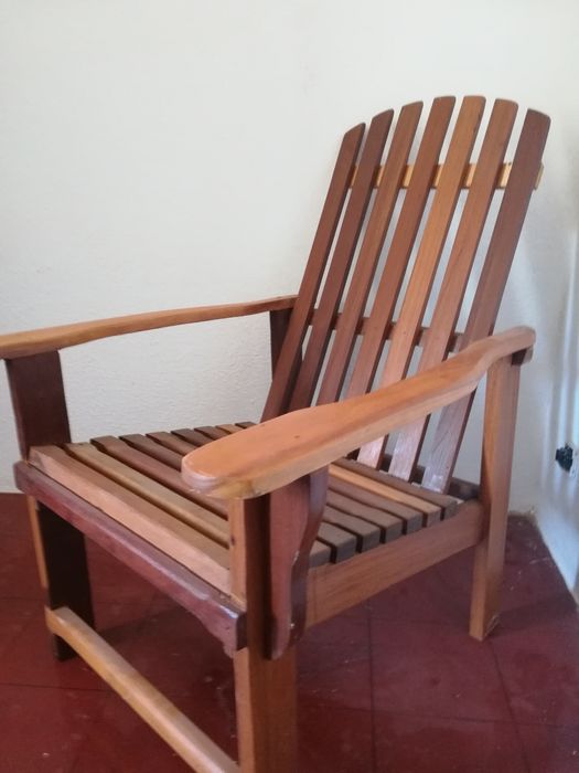Cadeirão bracos de madeira maciça